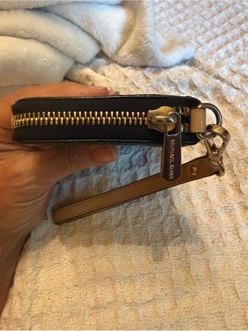 Michael Kors Black
Patent Leather and Gold
Logo Wristlet - Picture 8 of 10
